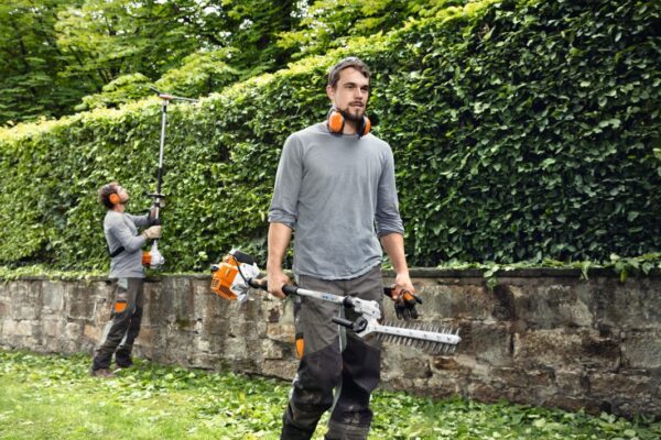 Taille-haies sur perche thermique Stihl HL 94 C-E – Pour travaux intensifs sur haies hautes et larges – Image 2
