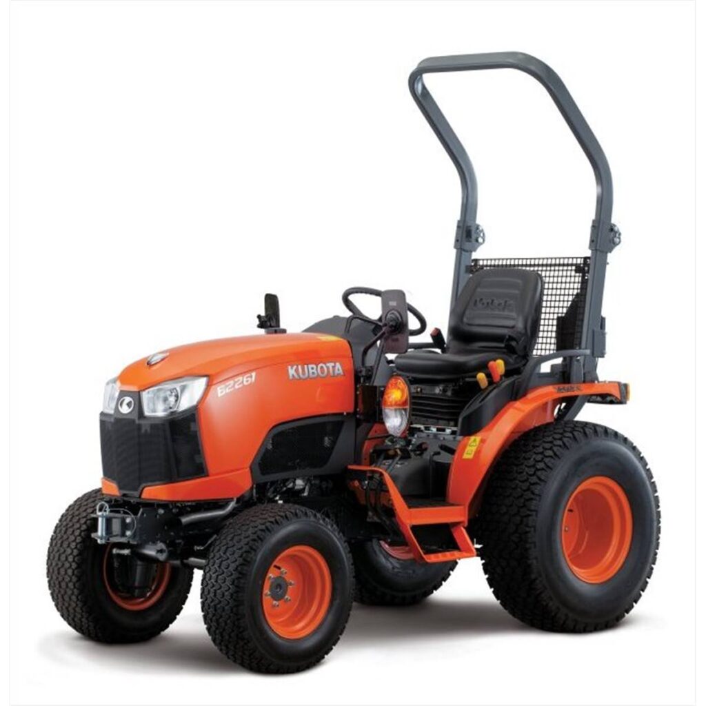 Tracteur Kubota B2 équipé de pneus mixtes et gyrophare