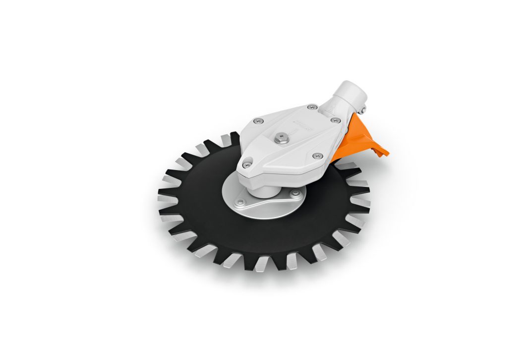 Réciprocateur STIHL RG en action, désherbage écologique