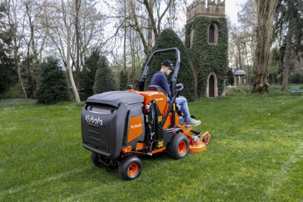 Tondeuse frontale Kubota FC2