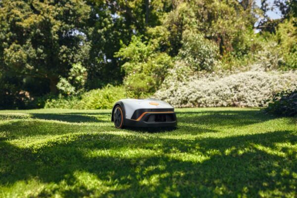 Robot tondeuse Stihl iMOW® 3 – Silencieux, intelligent et connecté (jusqu’à 500 m²) – Image 2