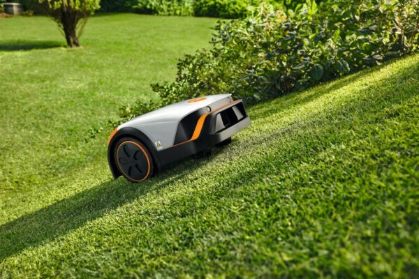 Robot tondeuse Stihl iMOW® 4 – Automatisé et performant jusqu’à 1000 m² – Image 3