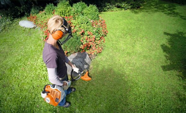 Coupe-bordure thermique Stihl FS 40 – Léger, puissant et facile à utiliser – Image 2
