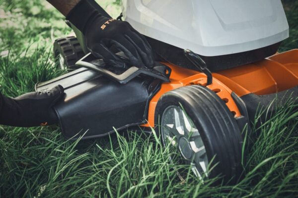 Tondeuse mulching professionnelle à batterie Stihl RMA 7 RV – Performante, robuste et silencieuse (sans batterie ni chargeur) – Image 4
