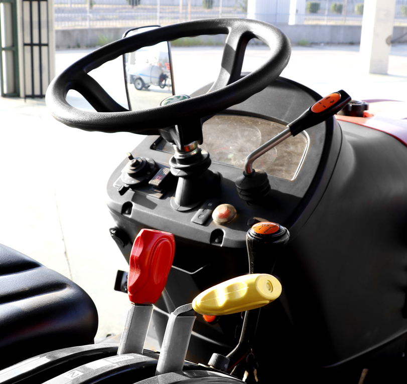 Tracteur Zeppelin Rhinoceros Compact 25HP – Puissance, maniabilité et robustesse en version compacte – Image 2