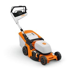 Stihl RMA 448 PV : tondeuse 46 cm, 4-en-1, traction Vario, double logement batterie. Idéale moyennes et grandes surfaces. Compatible AP SYSTEM.
