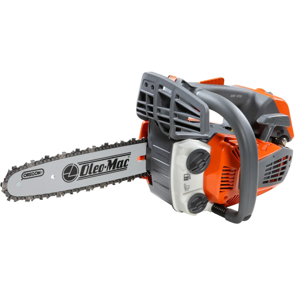 Élagueuse Oleo-Mac GST 250 Carving : précision 1/4", design Giugiaro, moteur pro, Easy-On. Idéale pour l’élagage technique et les travaux fins.