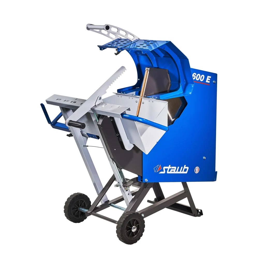 Scie à bûches STAUB CS 600 E électrique 2200 W, lame carbure 60 cm, coupe jusqu’à 23 cm, stable et facile à déplacer.