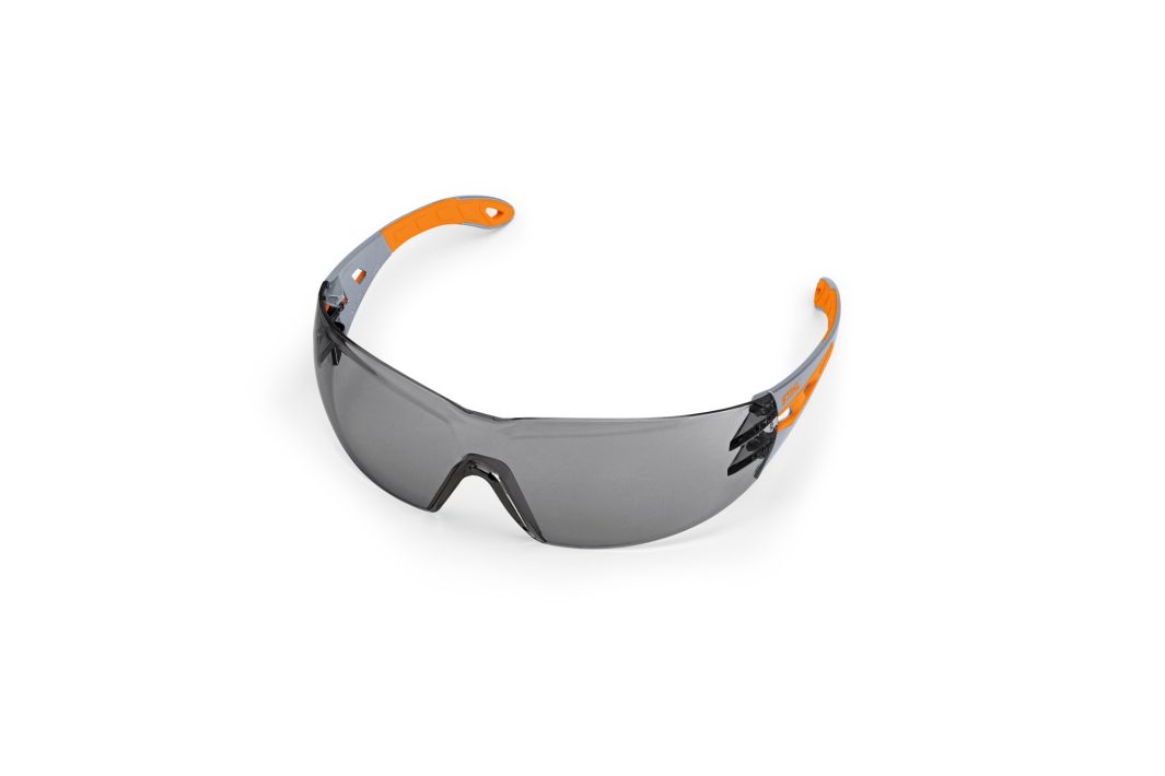 Lunettes de protection DYNAMIC Light Plus teintées grises pour travaux extérieurs et protection UV